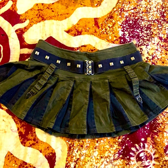 RARE 90’s VTG. TRIPP NYC GREEN & BLACK PLEATED MINI SKIRT W/STRAPS-LG~LIKE NEW - Picture 16 of 16